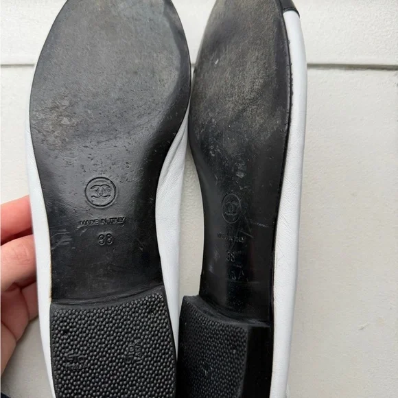 CHANEL Women's Black and White Flats - Picture 4 of 5